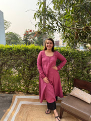 Pink solid A-line chudi sleeve kurta with pothli button