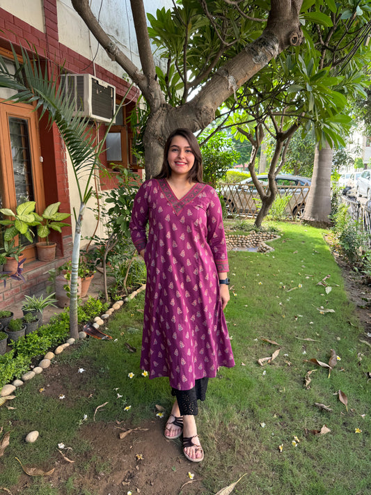 Wine small flower V-neck aline kurta