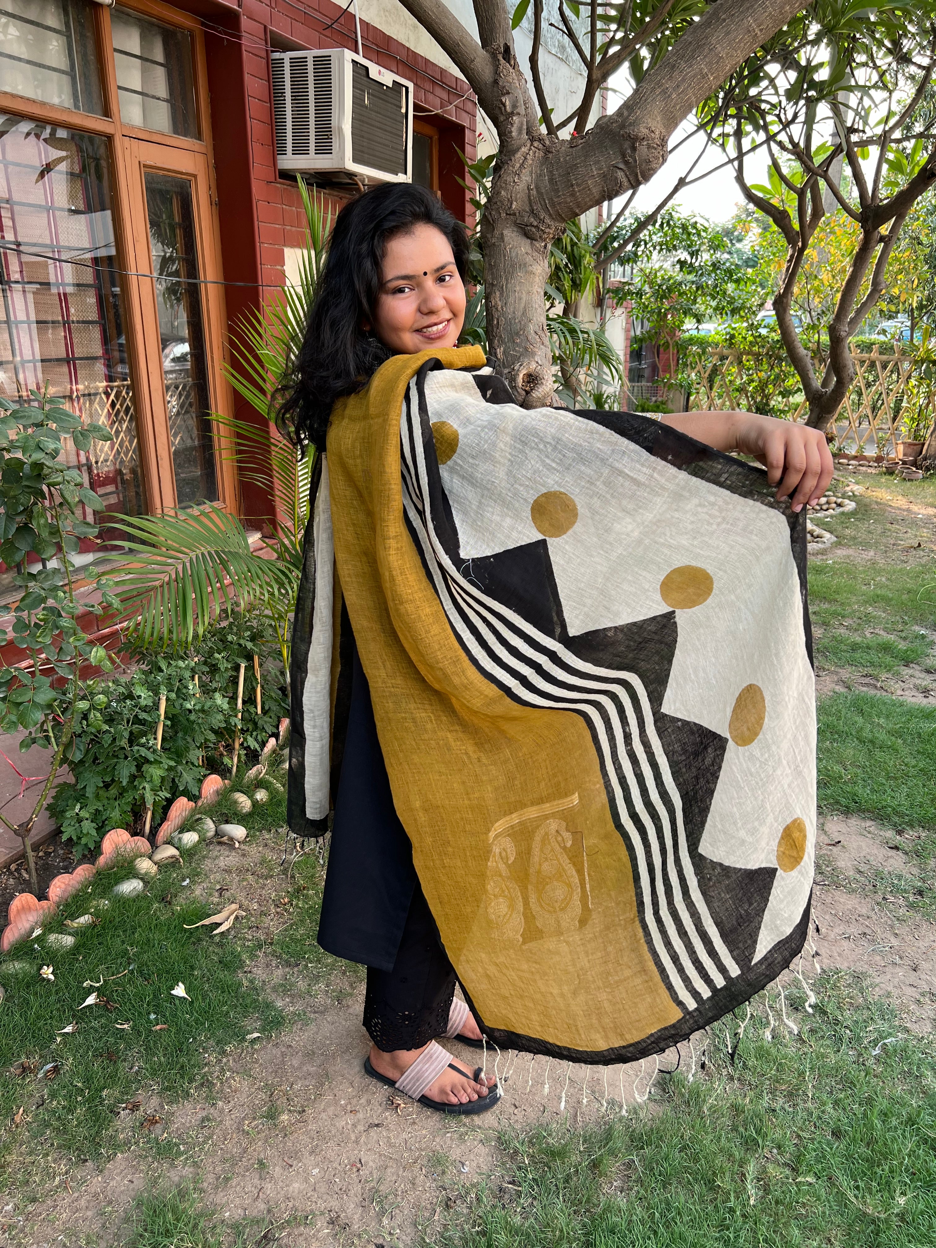 Black Big border Kurta with Linen Duppata - MYSANSKRITAM