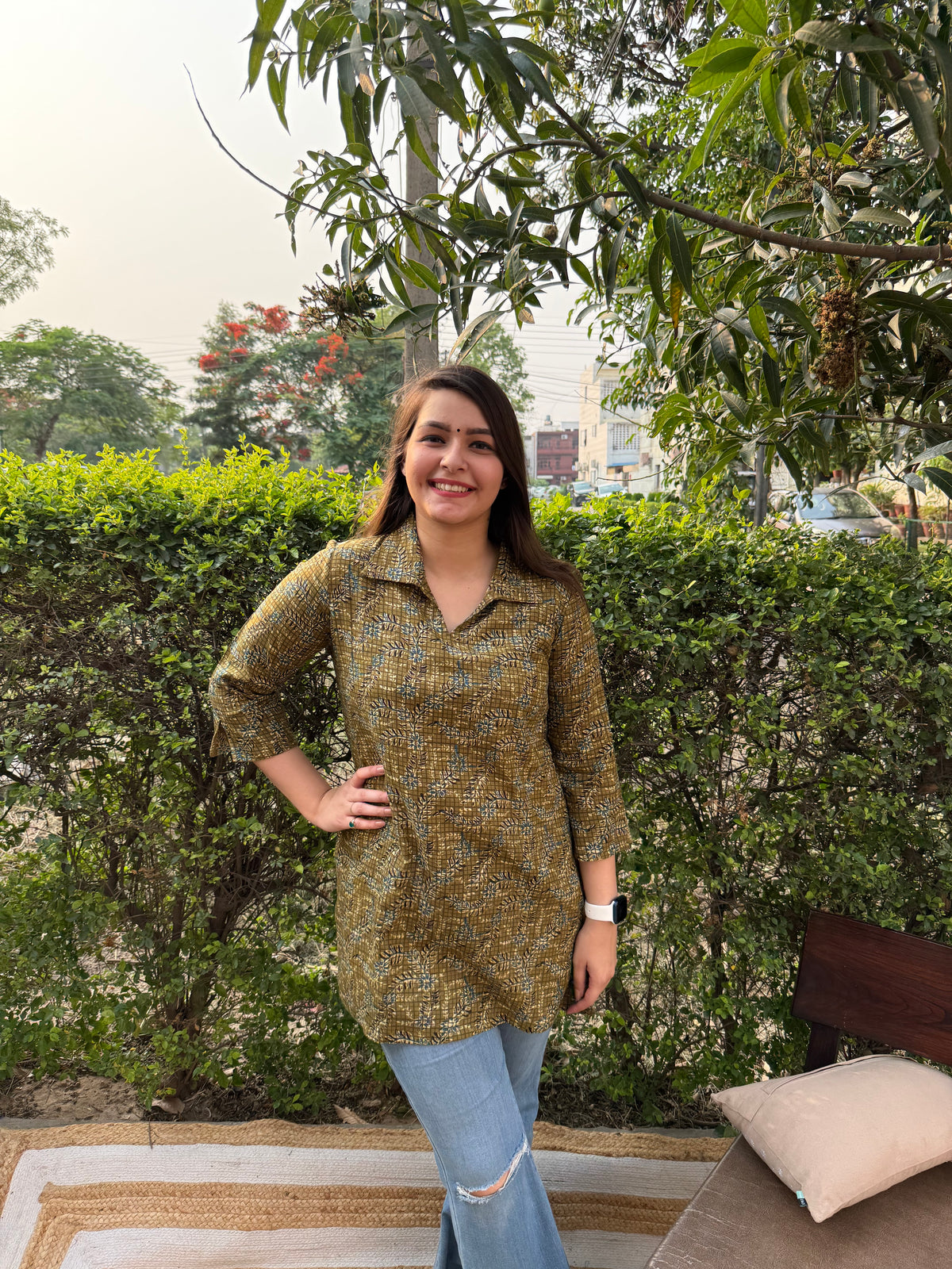 Mehendi green collar rayon kurti