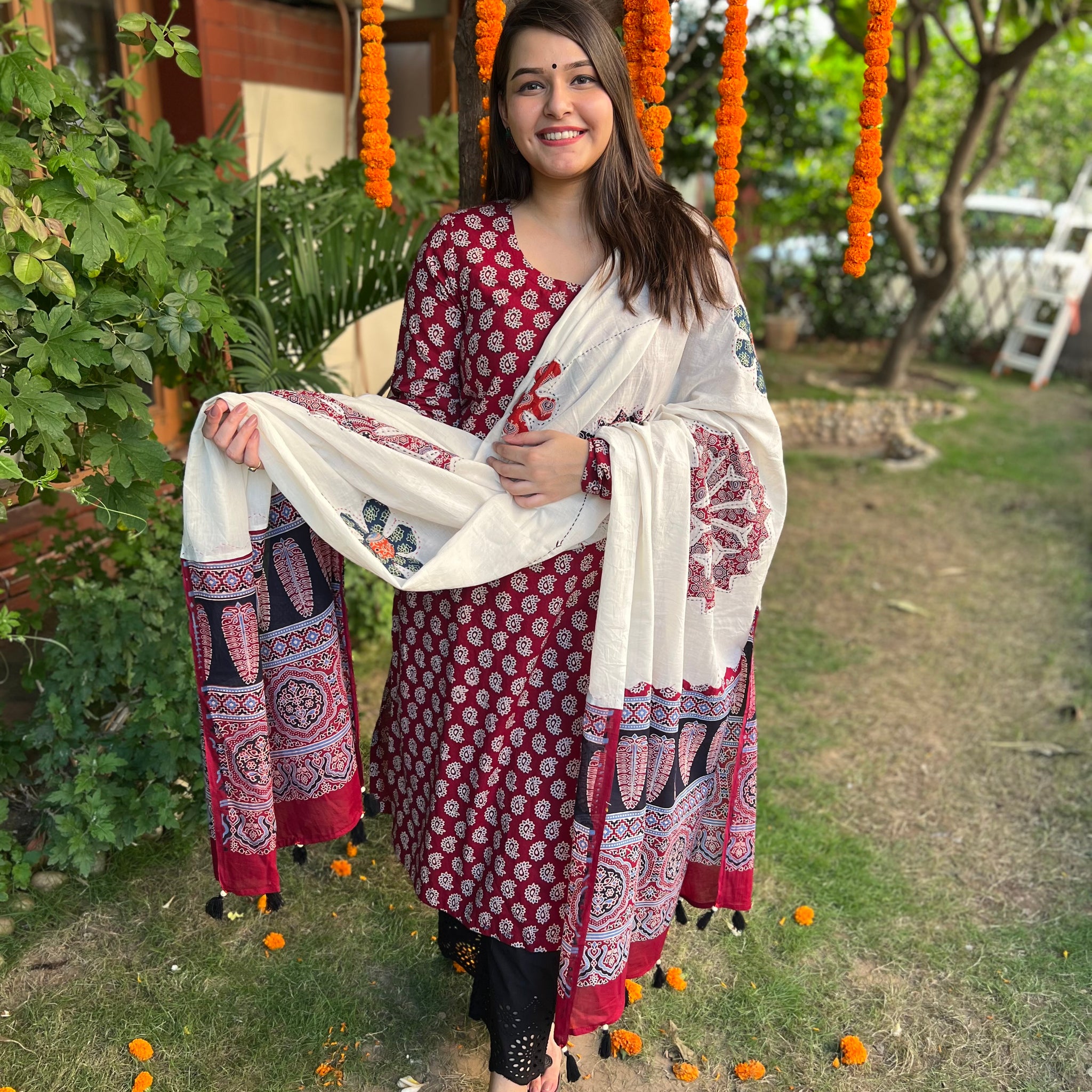 Maroon buti chudi sleeve kurta with duppata