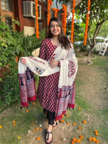 Maroon buti chudi sleeve kurta with duppata