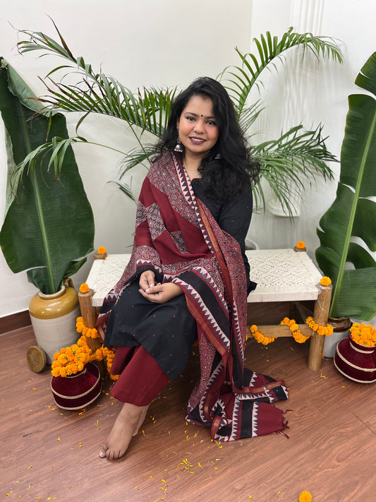 Black buti kurta with maroon south cotton duppata