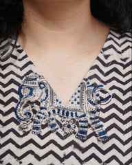 Beige zig zag print kurti