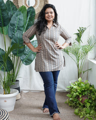 Cream geometric collar kurti