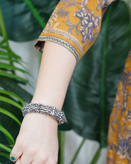 Mustard jaal Pothli button kurta