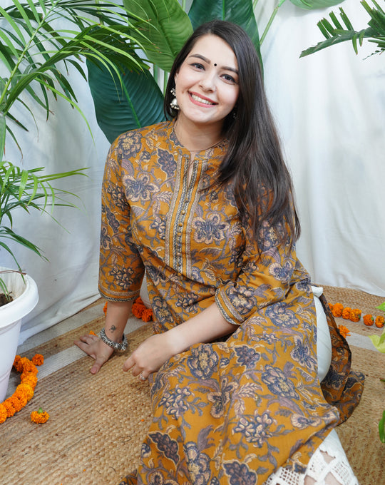 Mustard jaal Pothli button kurta