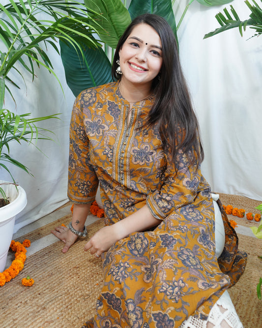 Mustard jaal Pothli button kurta