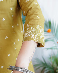 Mehendi bindi Aline kurta