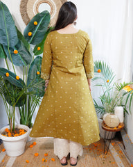 Mehendi bindi Aline kurta