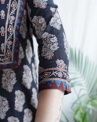 Black Yoke kurta with border