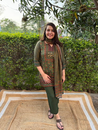 Bottle green Digital printed suit set