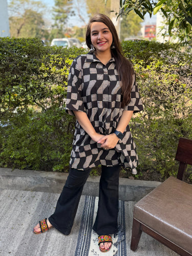 Black Geometric Free Flow Top