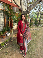 Maroon solid Woollen full suit set