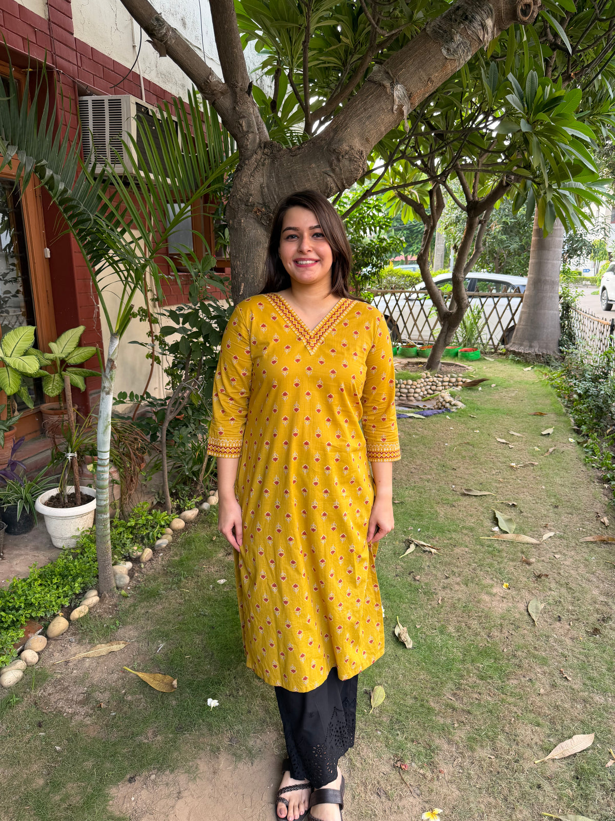 Yellow small Rose v neck kurta