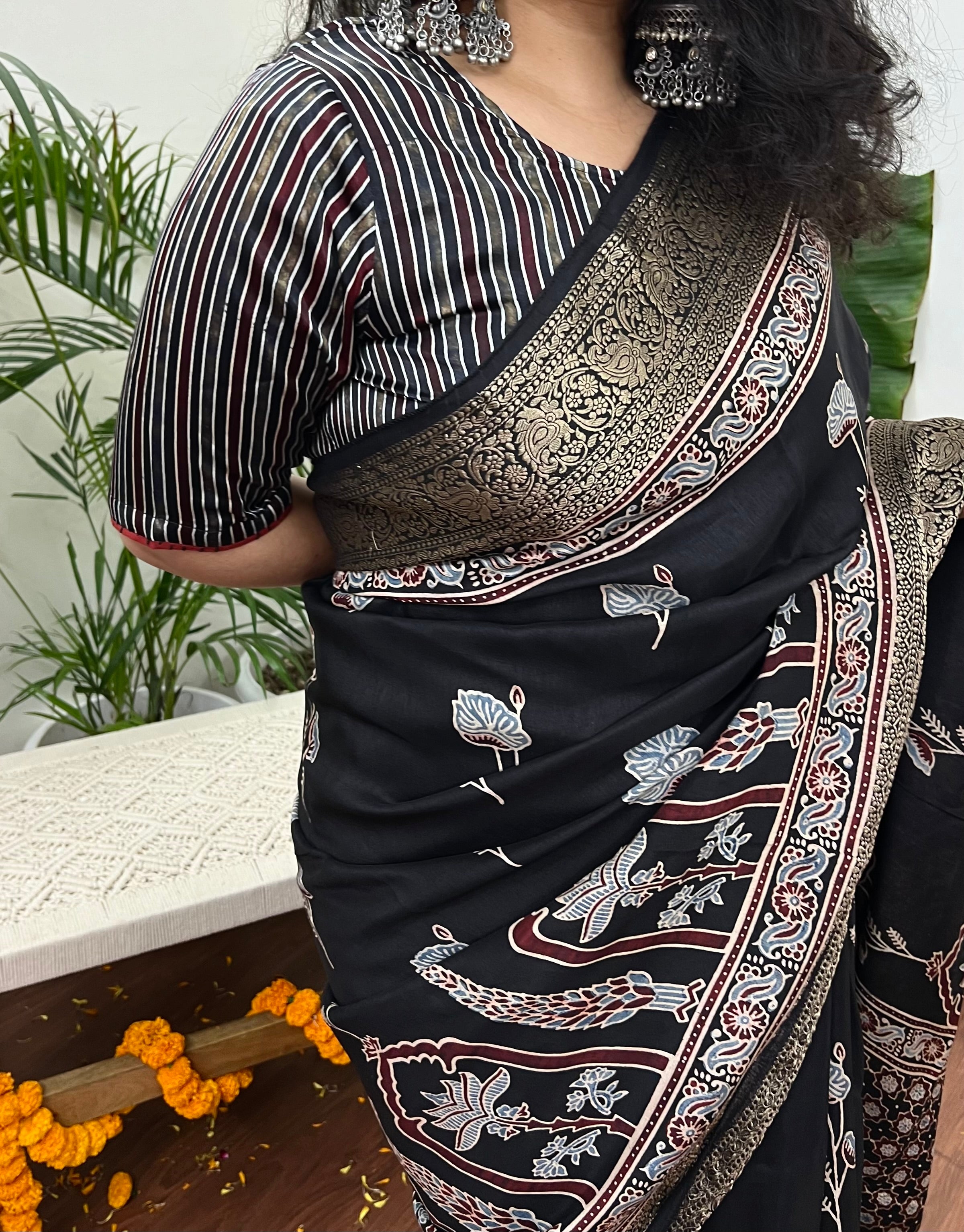 Black Dola silk saree with Nakshi zari work - MYSANSKRITAM