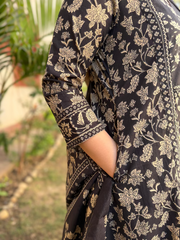 Black Yoke A-line Full Suit Set Pocket   Sanskritam