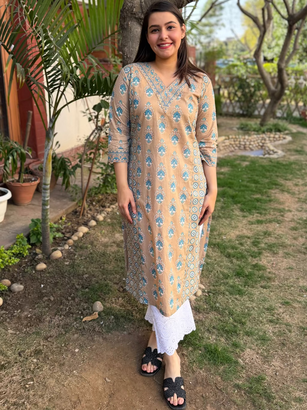 Beige Ferozi Kali kurta