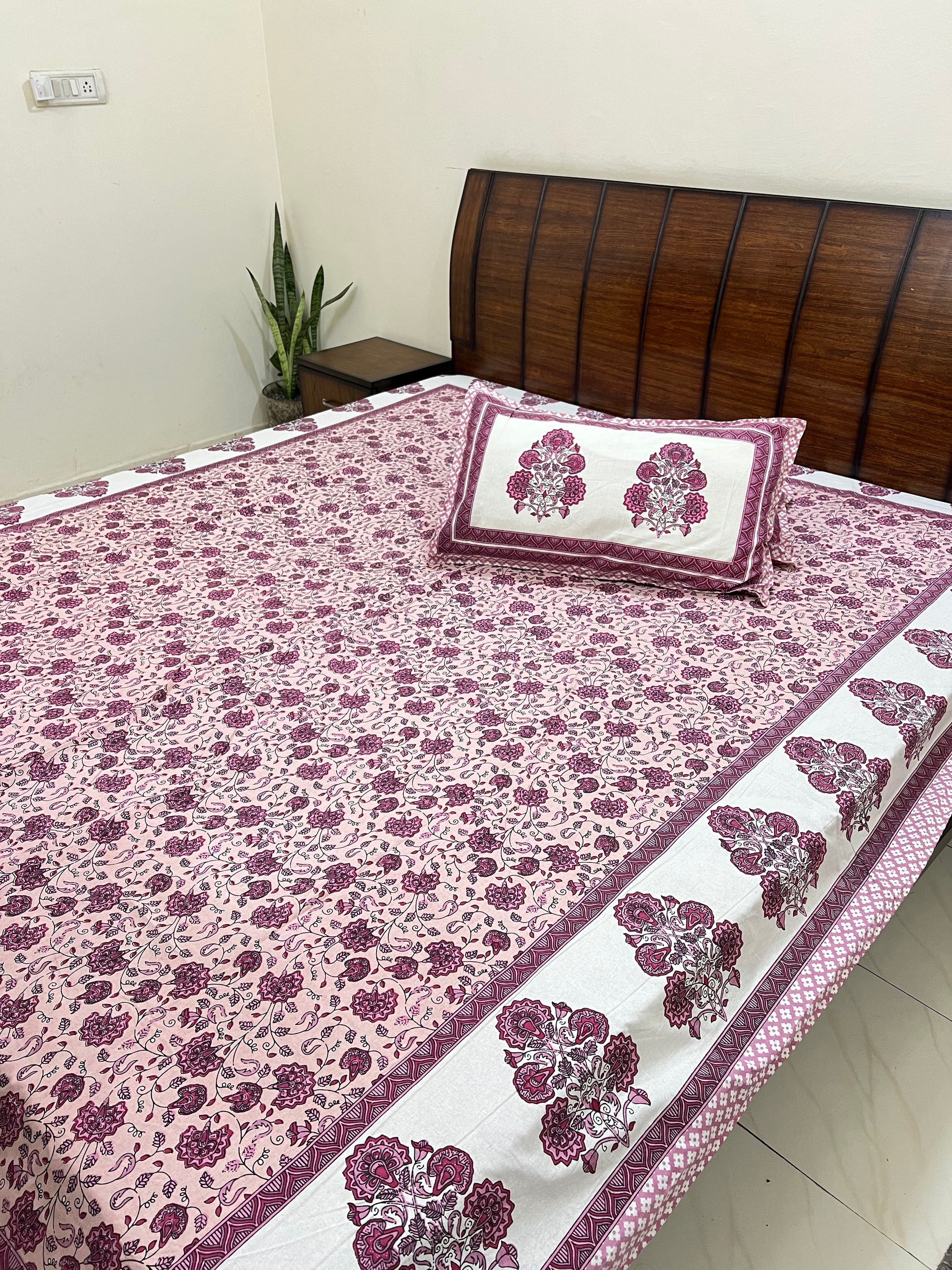  pink floral bedsheet with border