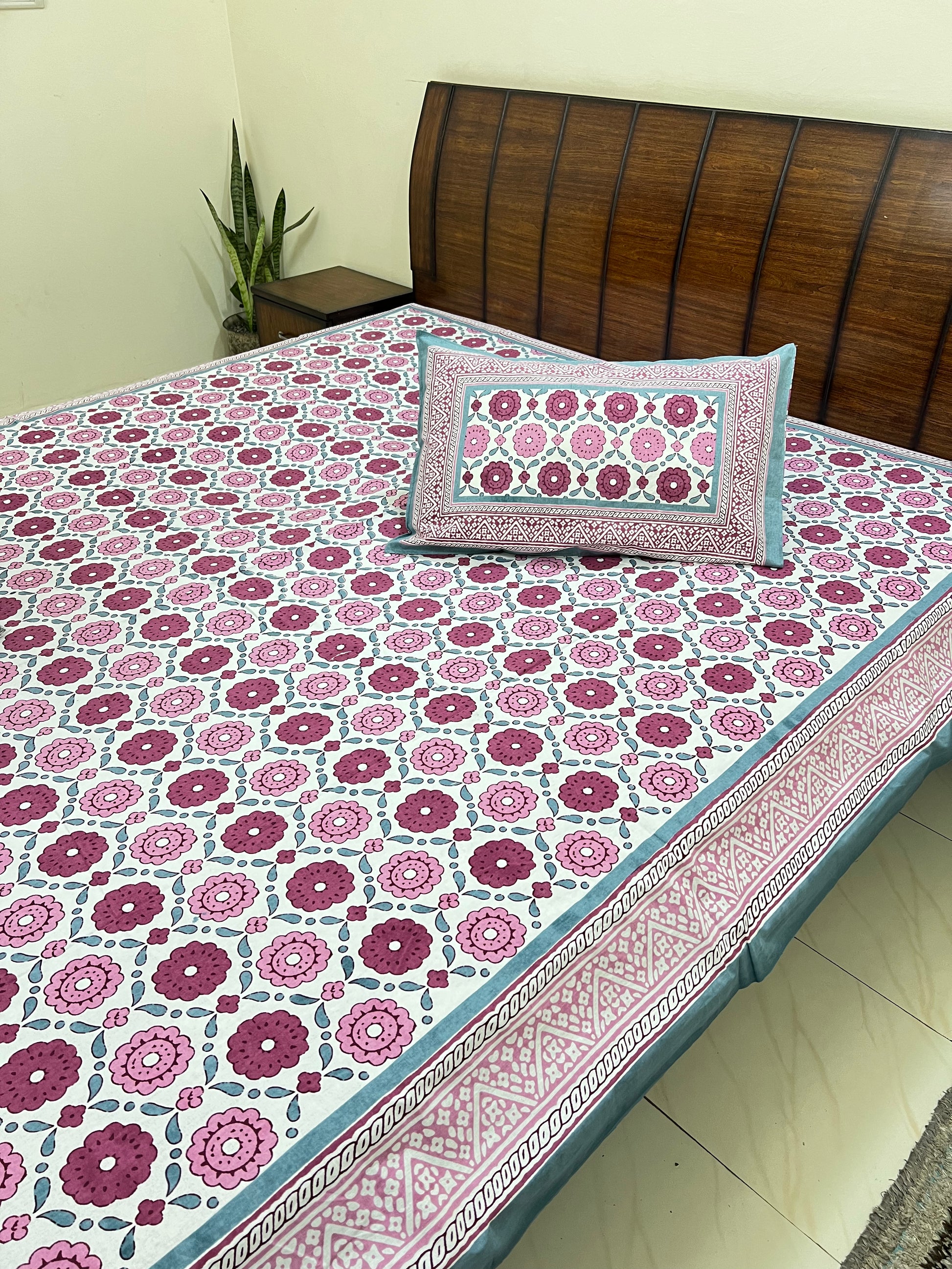Pink Multi flower bedsheet