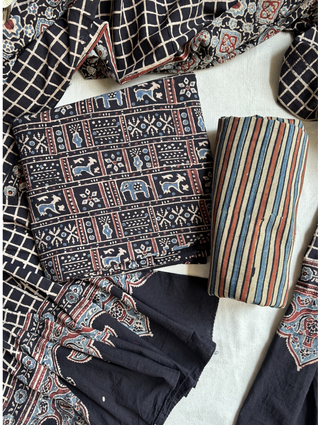 Small elephant Unstitched Suit set