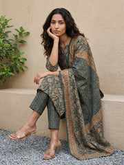Forest Green Sitara work Neckline Suit Set