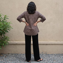 Black beige waves shirt