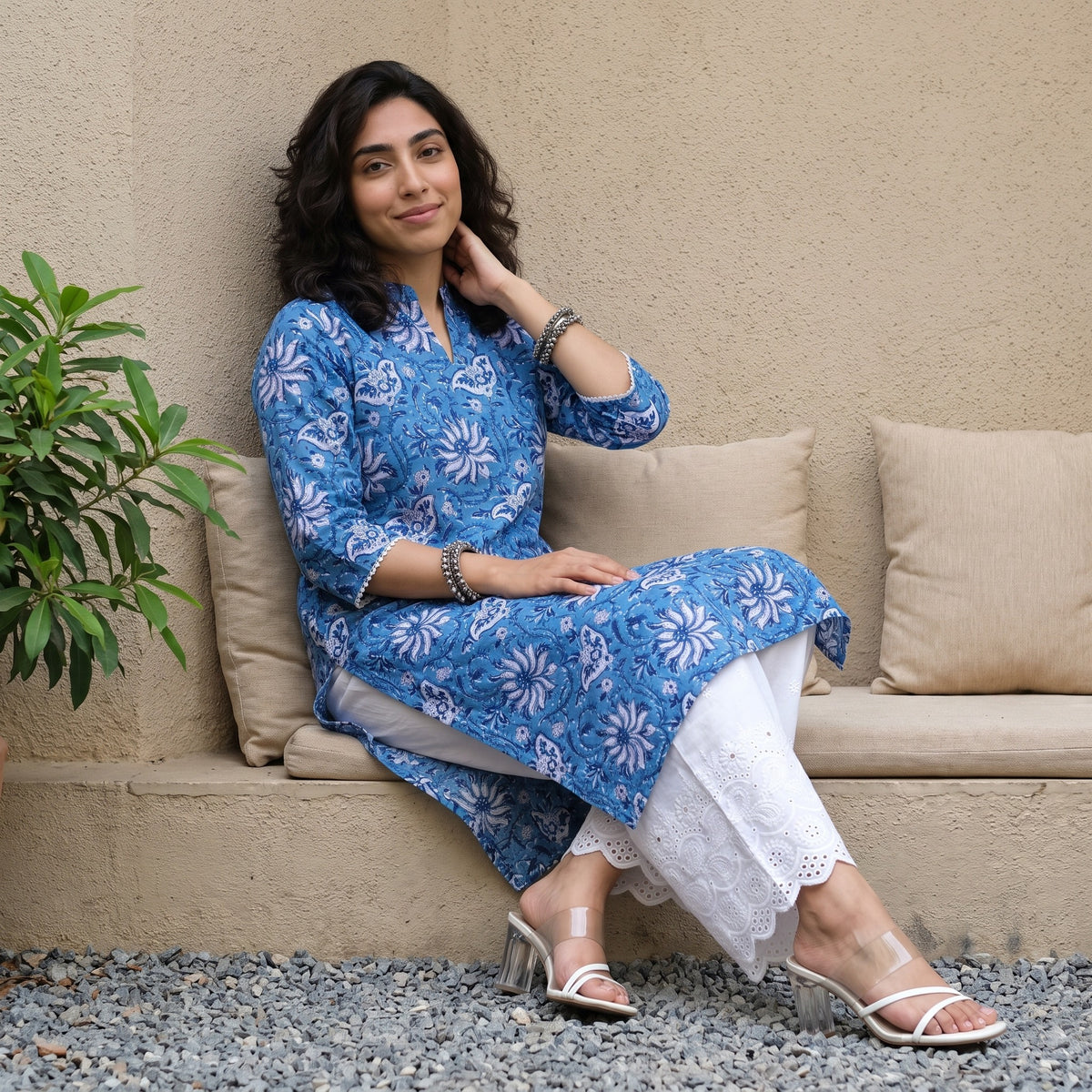 Aasmani floral ban neck kurta