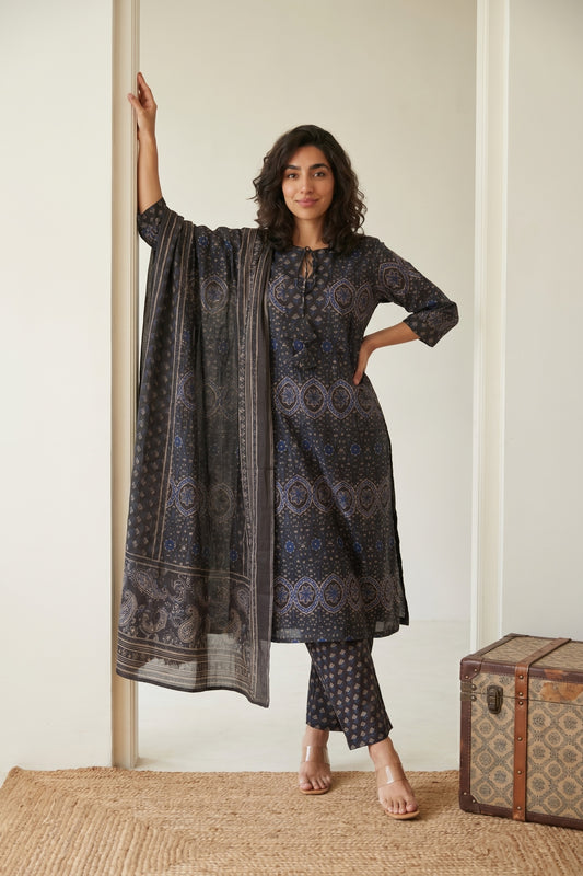 Black geometric Suit set