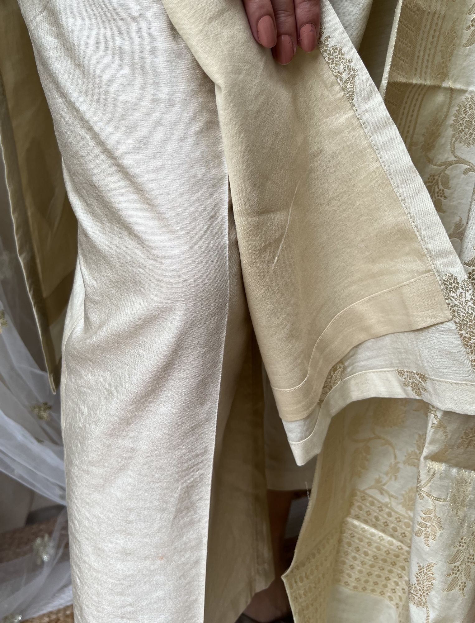 Cream Banarsi Cotton Silk Suit set - MYSANSKRITAM