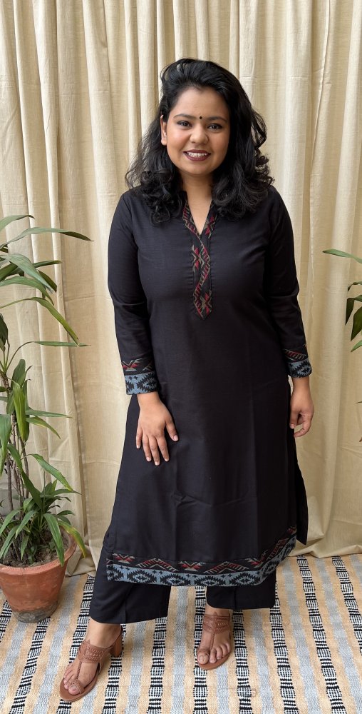 Black Kullu Border Woollen Kurta - MYSANSKRITAM