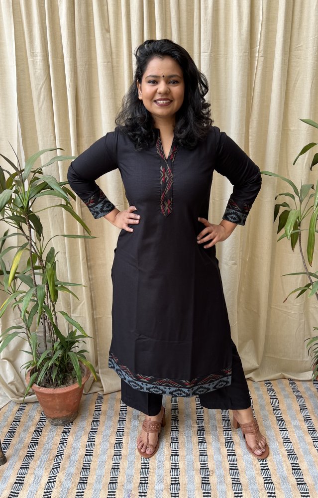 Black Kullu Border Woollen Kurta - MYSANSKRITAM